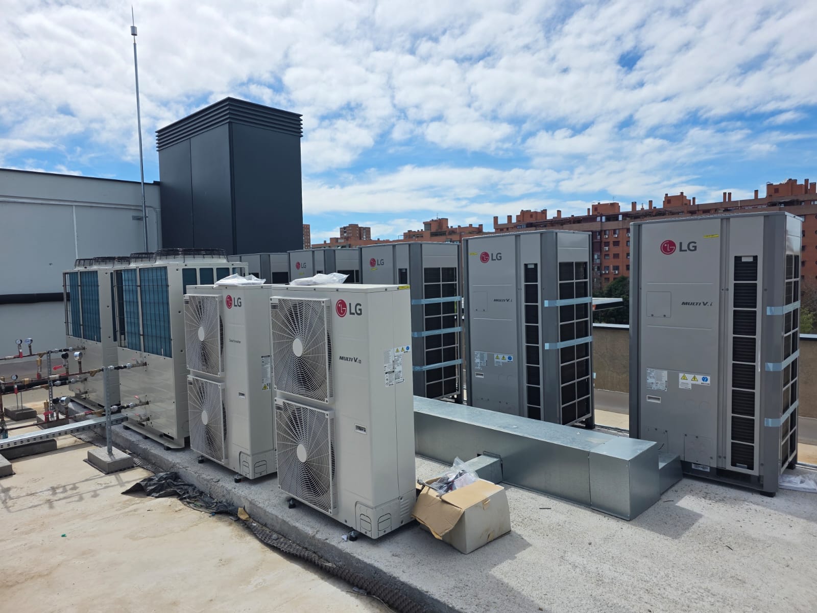 Unidades exteriores VRF instaladas en la cubierta del hotel