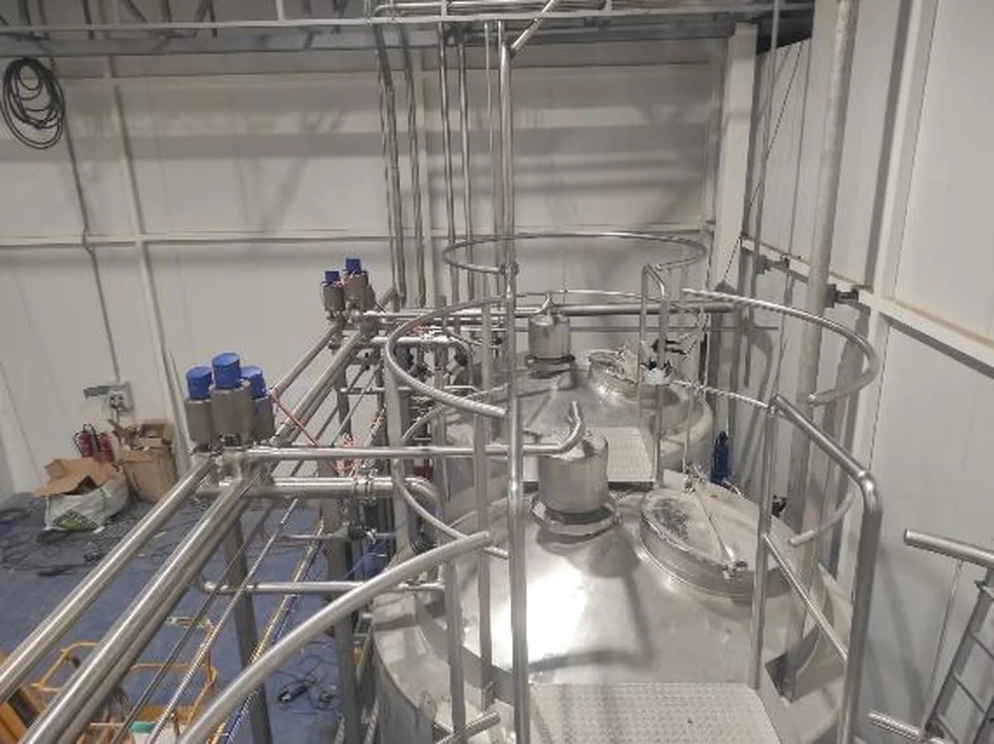 Depósitos de proceso y conexionado en inoxidable